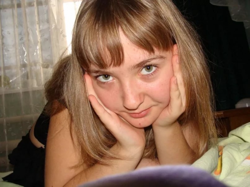 Мечтаю что ты позвонишь-бога о том молю и скажешь милый мой малыш люблю тебя люблюМечтаю что найдёшь меня и голосом маня-произнесёшь нежно ты в сердце у меня..